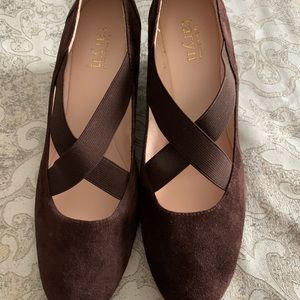 🧚🏾‍♀️2 for $18 Taryn Chocolate Brown Suede Crisscross Wedge Shoes✨